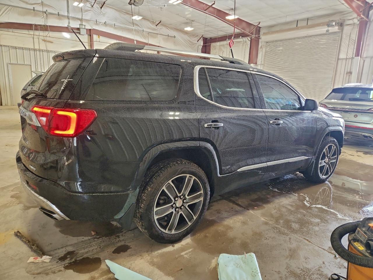 2018 GMC Acadia Denali - zdjęcie 3
