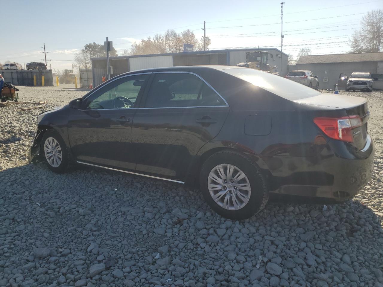 2014 Toyota Camry - zdjęcie 2
