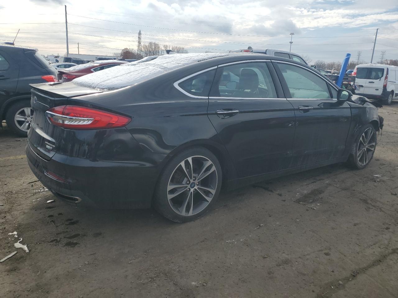 2019 Ford Fusion Titanium - zdjęcie 3