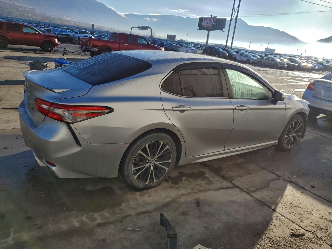 2018 Toyota Camry - zdjęcie 3