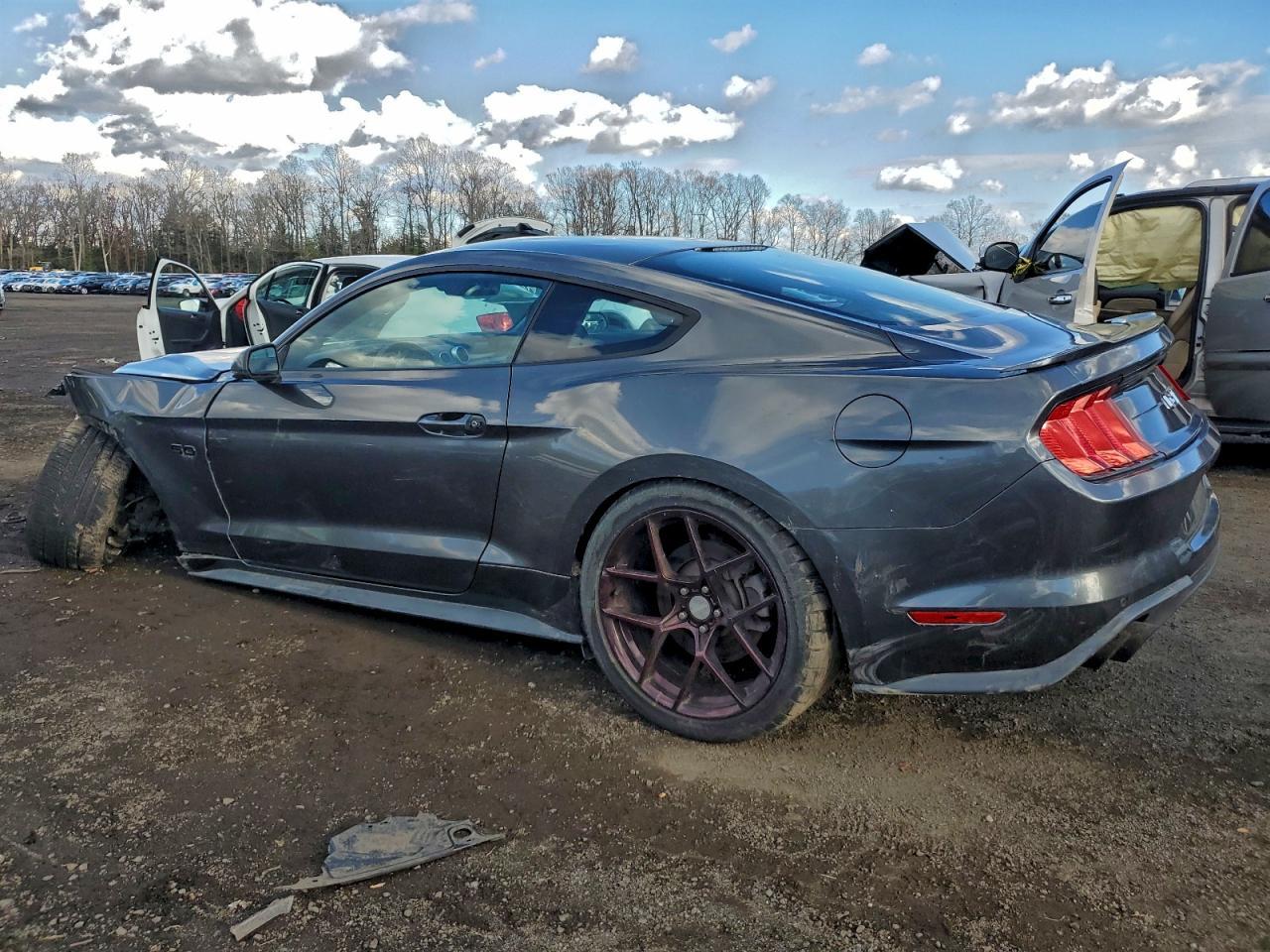 2019 Ford Mustang Gt - zdjęcie 2