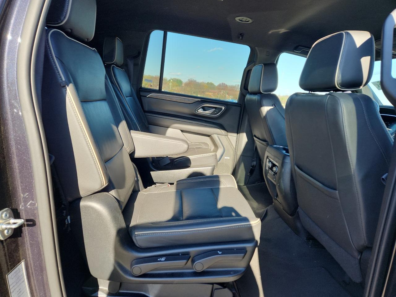 2023 Chevrolet Suburban C1500 Premier - zdjęcie 11