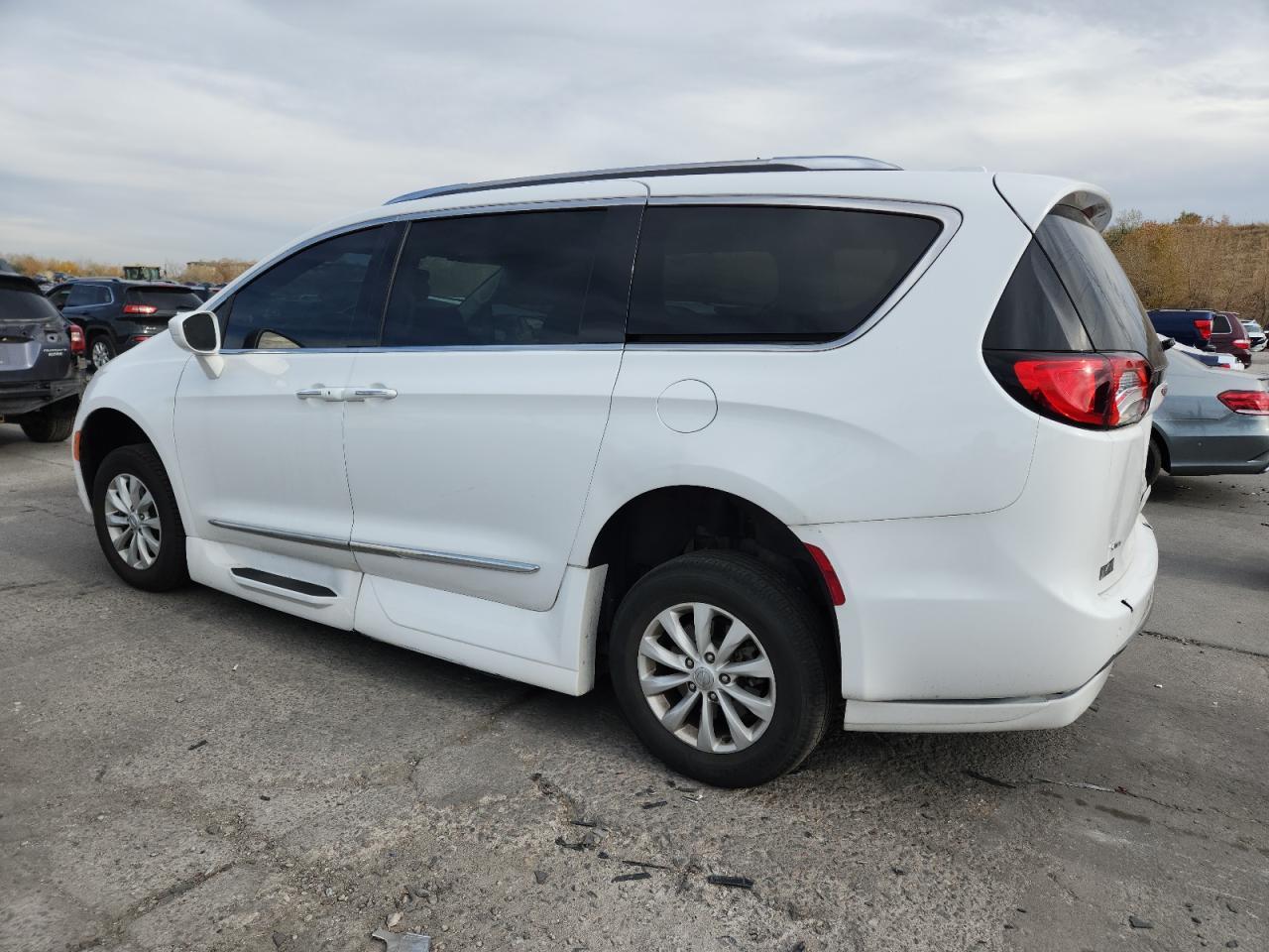 2019 Chrysler Pacifica Touring L - zdjęcie 2