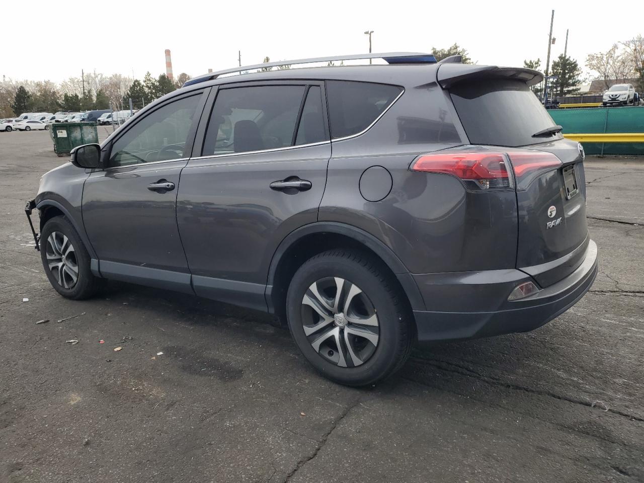 2017 Toyota Rav4 Le - zdjęcie 2