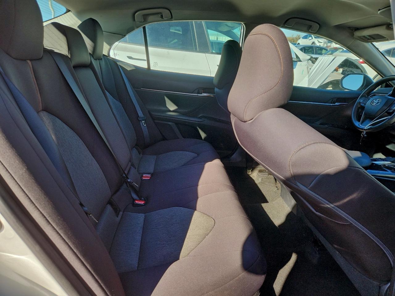 2020 Toyota Camry - zdjęcie 10