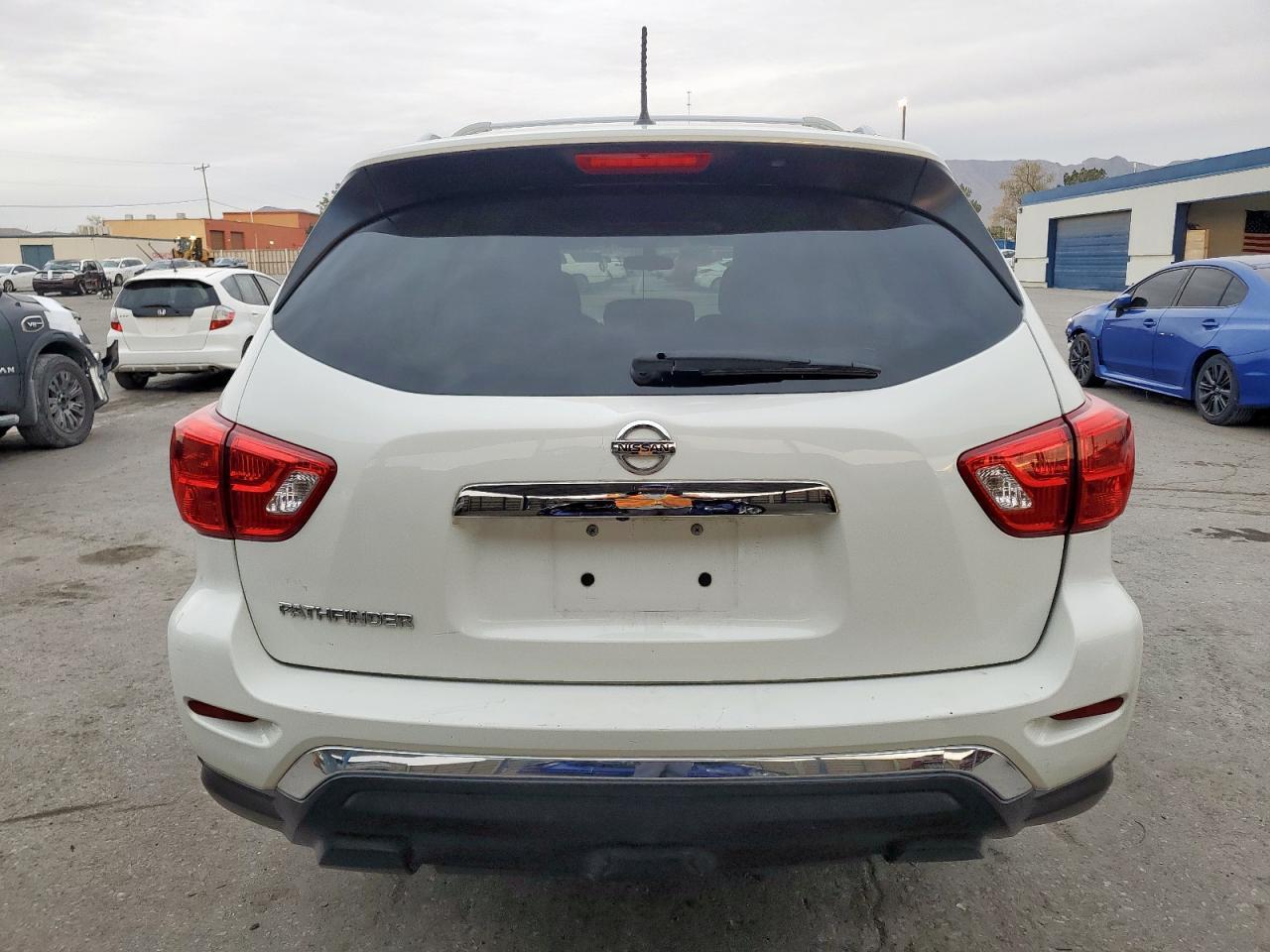 2018 Nissan Pathfinder S - zdjęcie 6