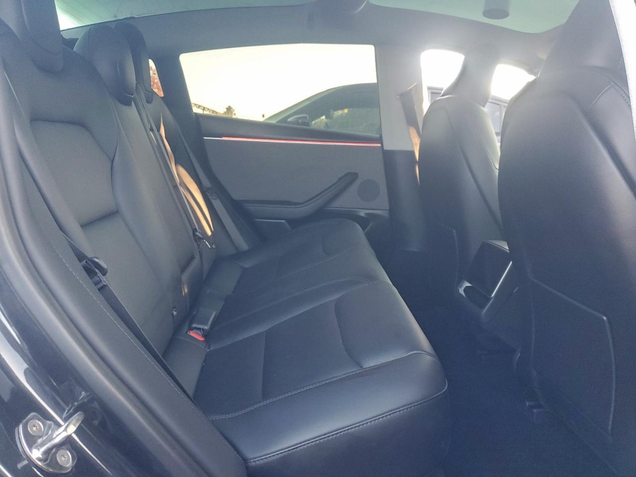 2024 Tesla Model 3 - zdjęcie 10