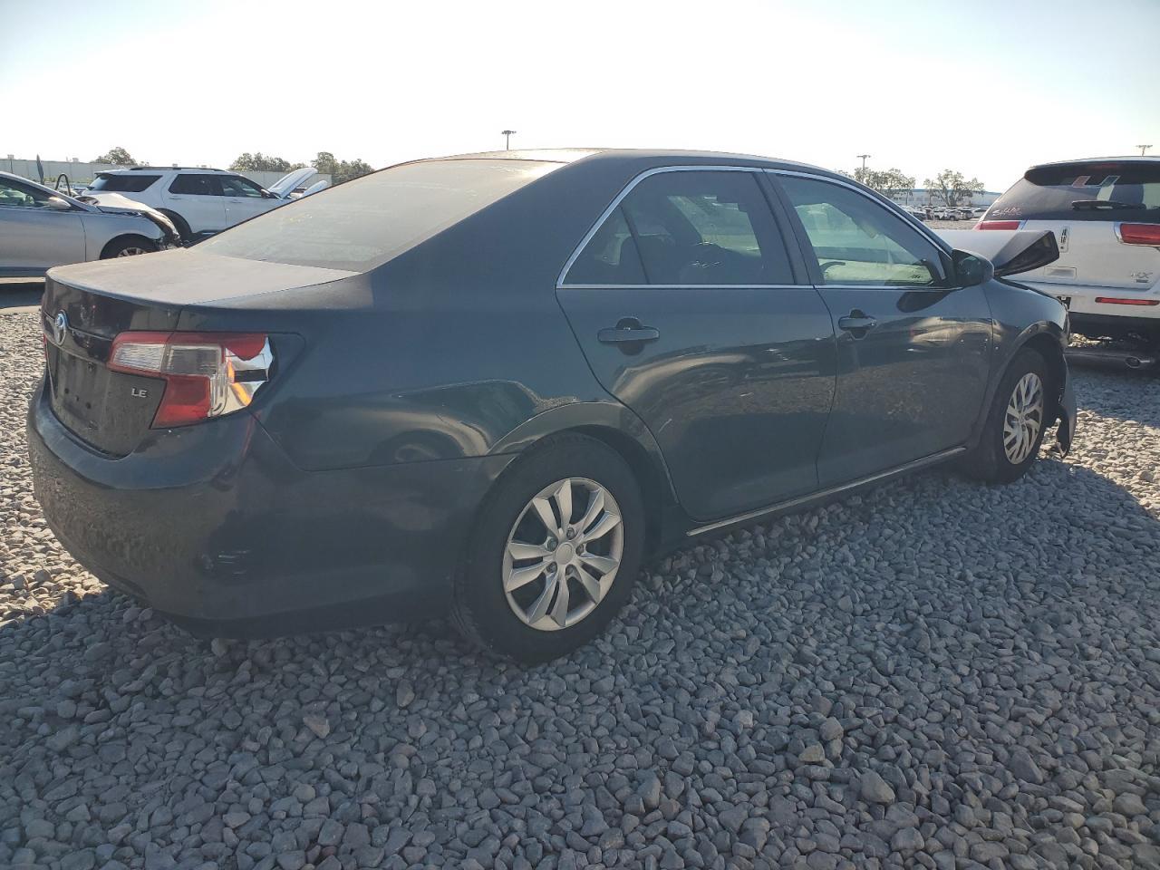 2014 Toyota Camry - zdjęcie 3