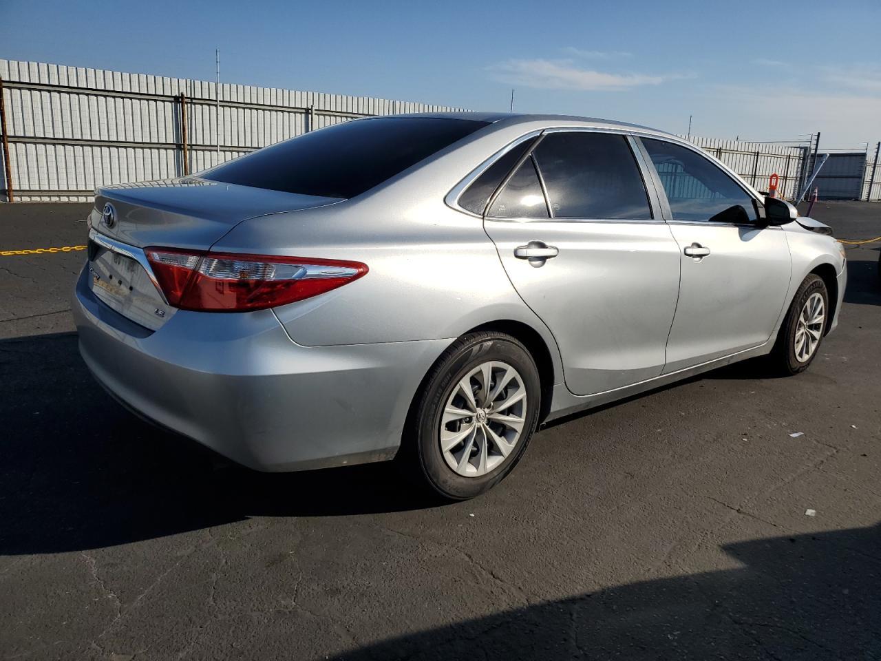 2017 Toyota Camry - zdjęcie 3