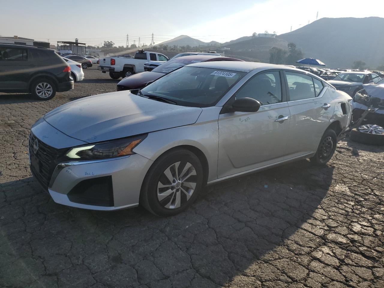 2024 Nissan Altima - zdjęcie główne