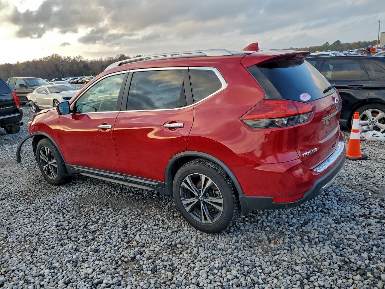2017 Nissan Rogue - zdjęcie 2
