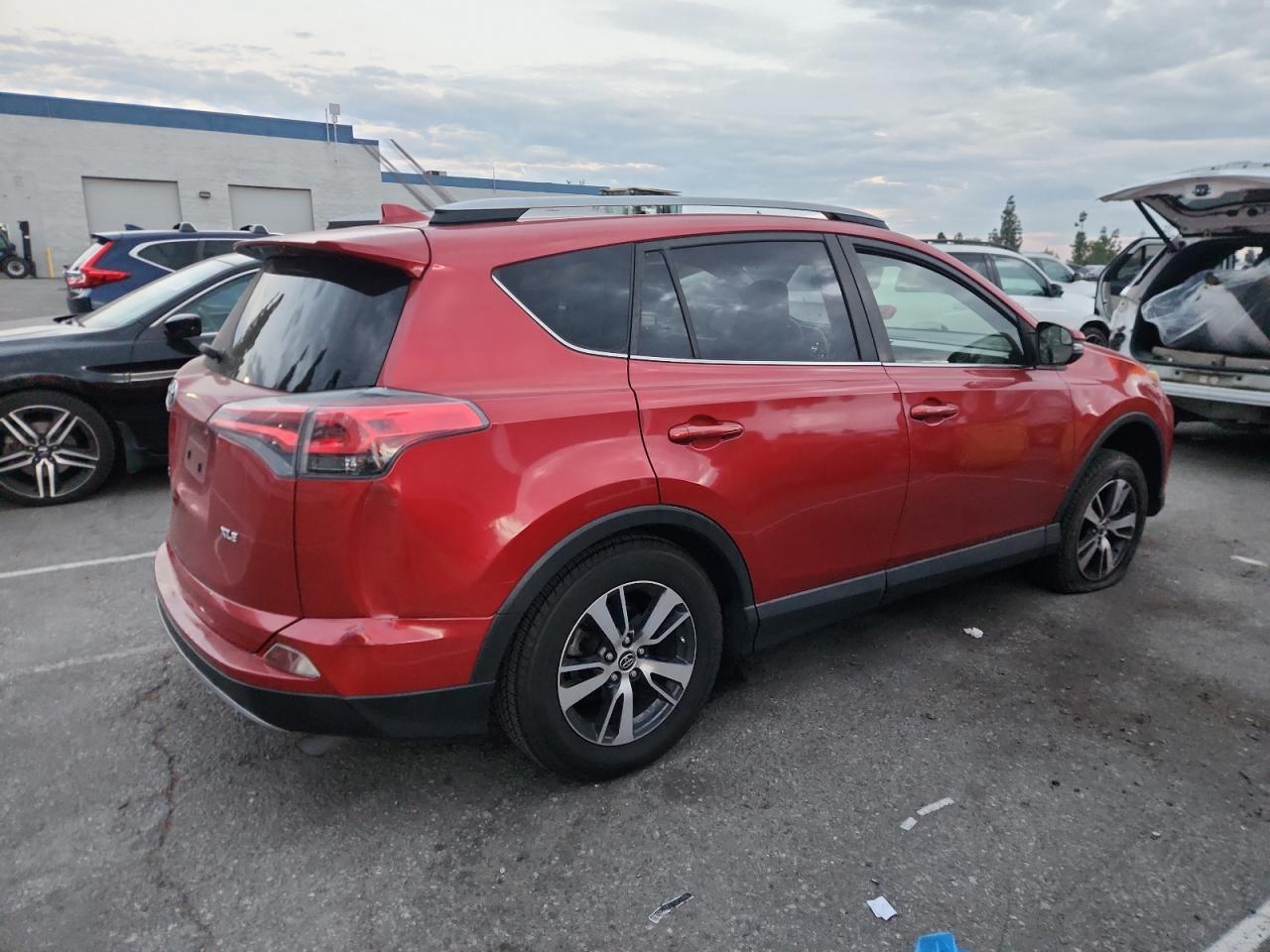 2017 Toyota RAV 4 - zdjęcie 3