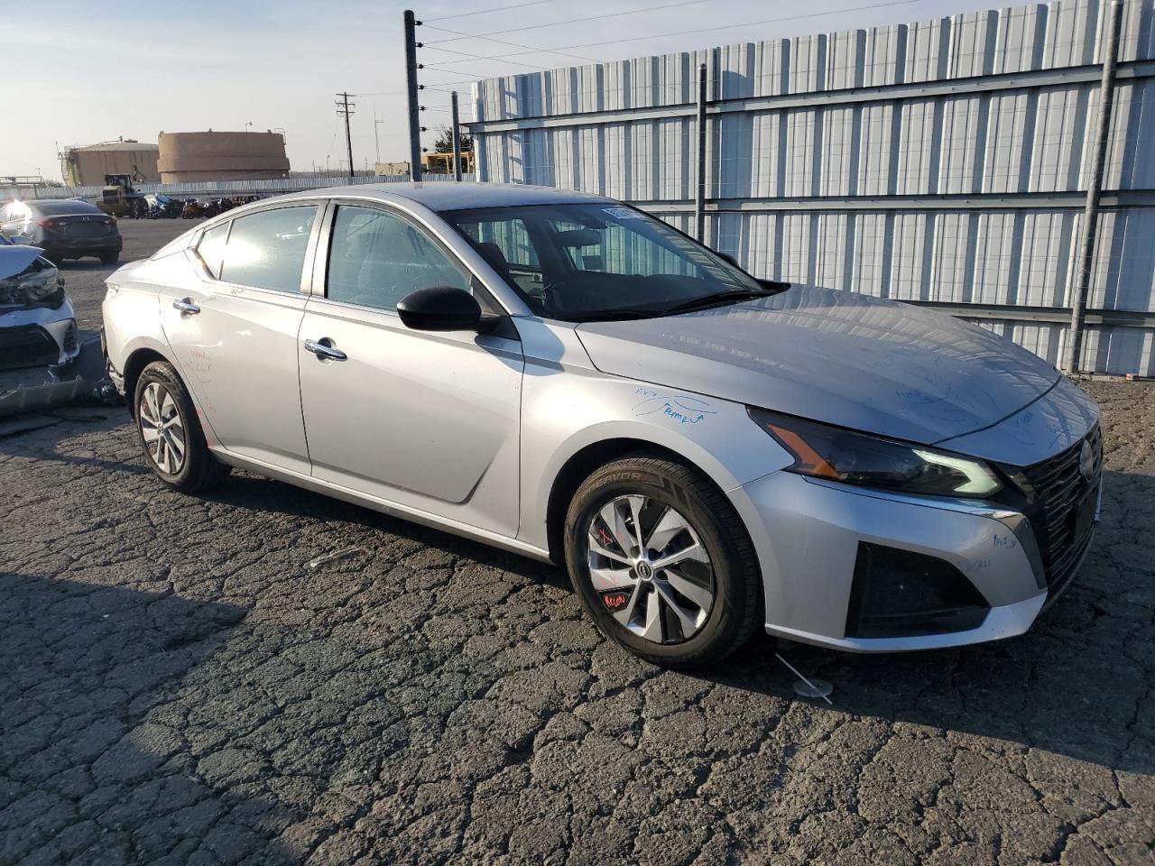 2024 Nissan Altima - zdjęcie 4