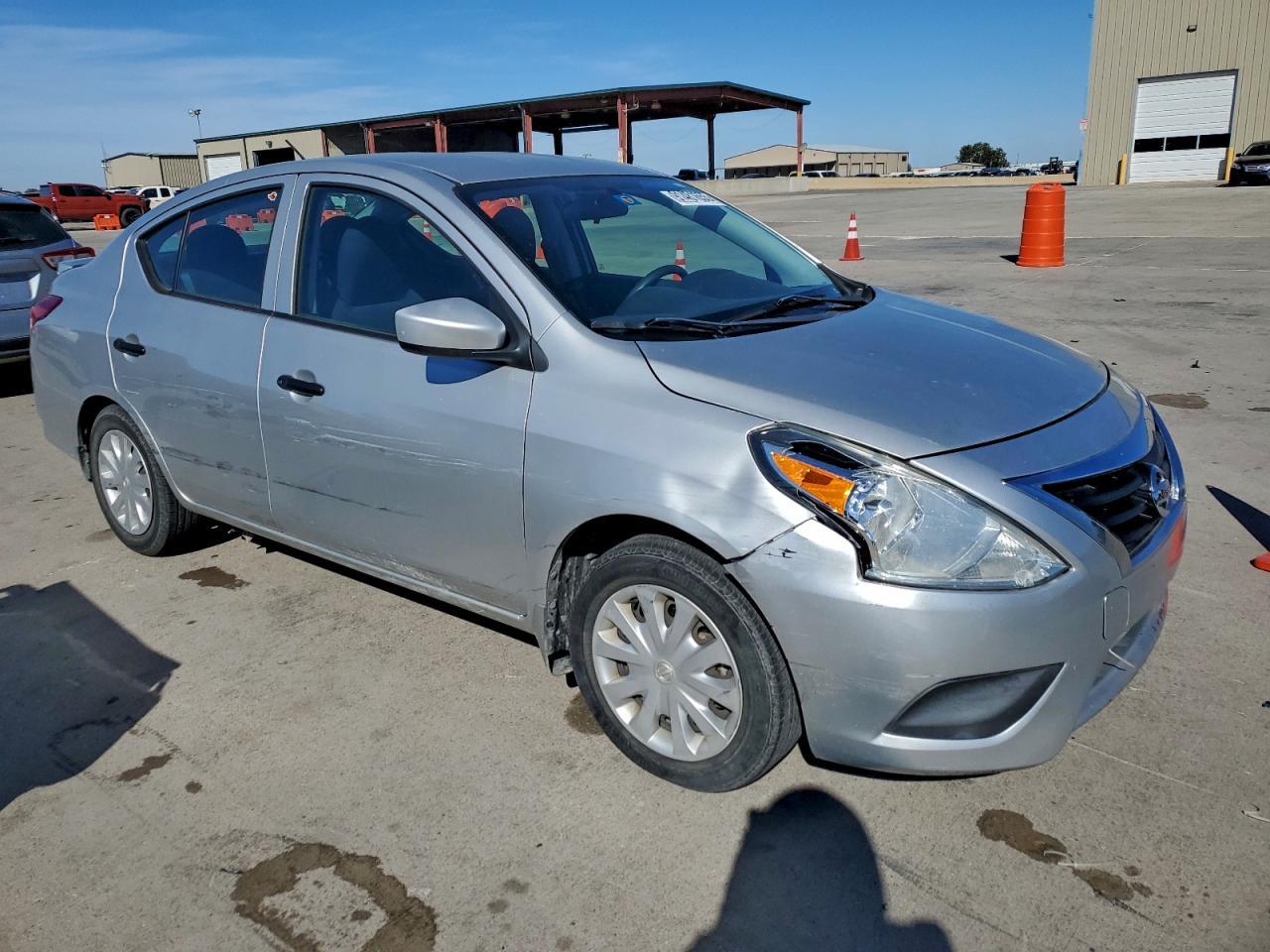 2017 Nissan Versa S - zdjęcie 4