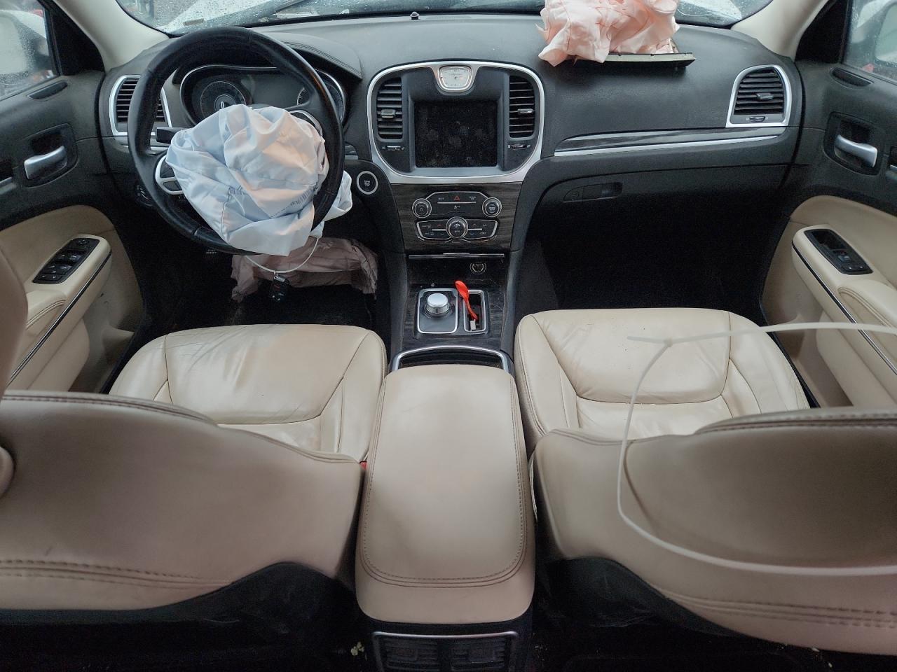 2017 Chrysler 300 - zdjęcie 8