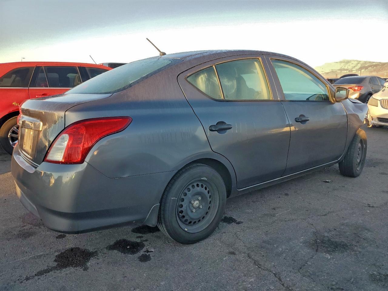 2017 Nissan Versa - zdjęcie 3