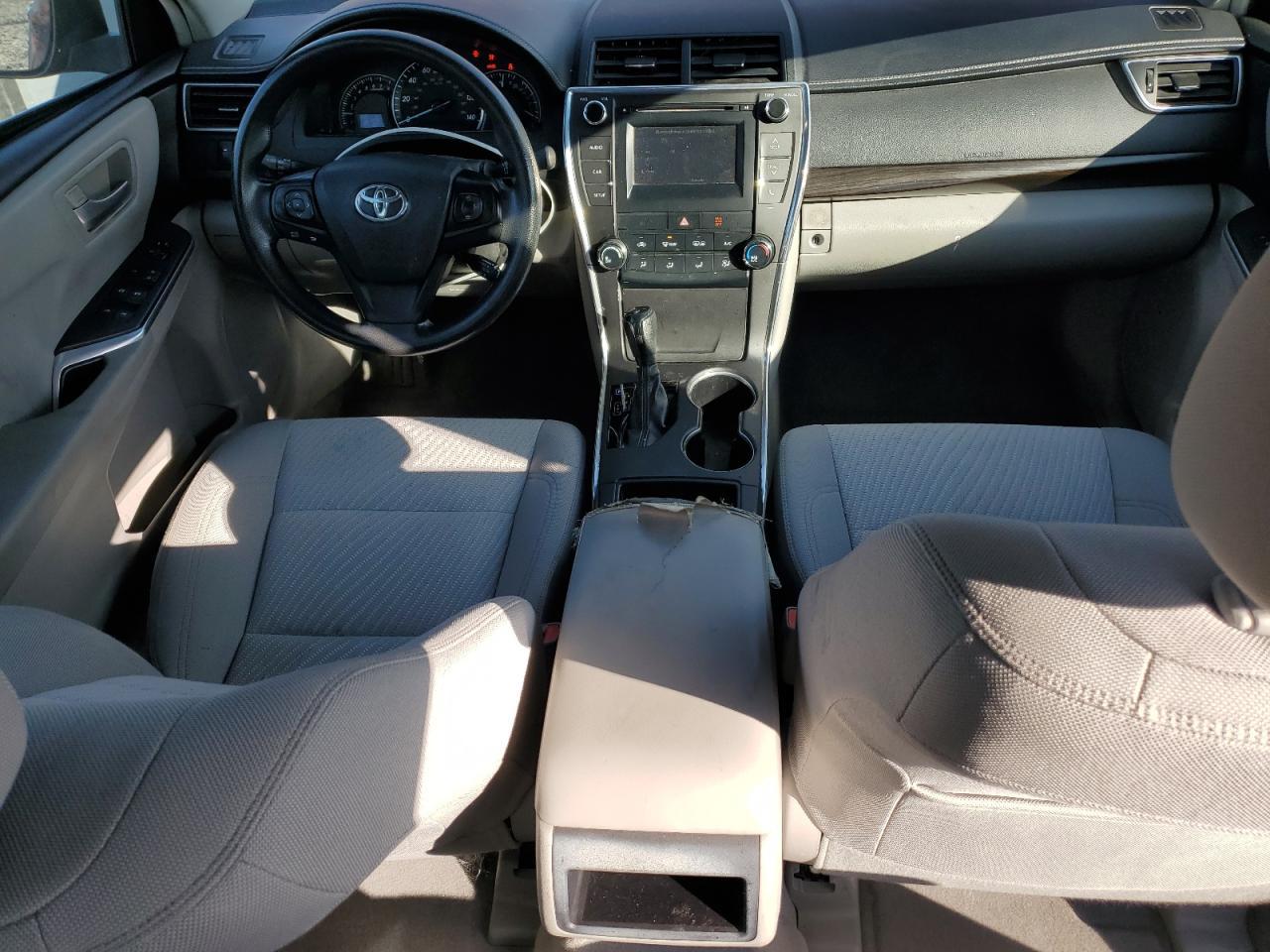 2015 Toyota Camry Le - zdjęcie 8