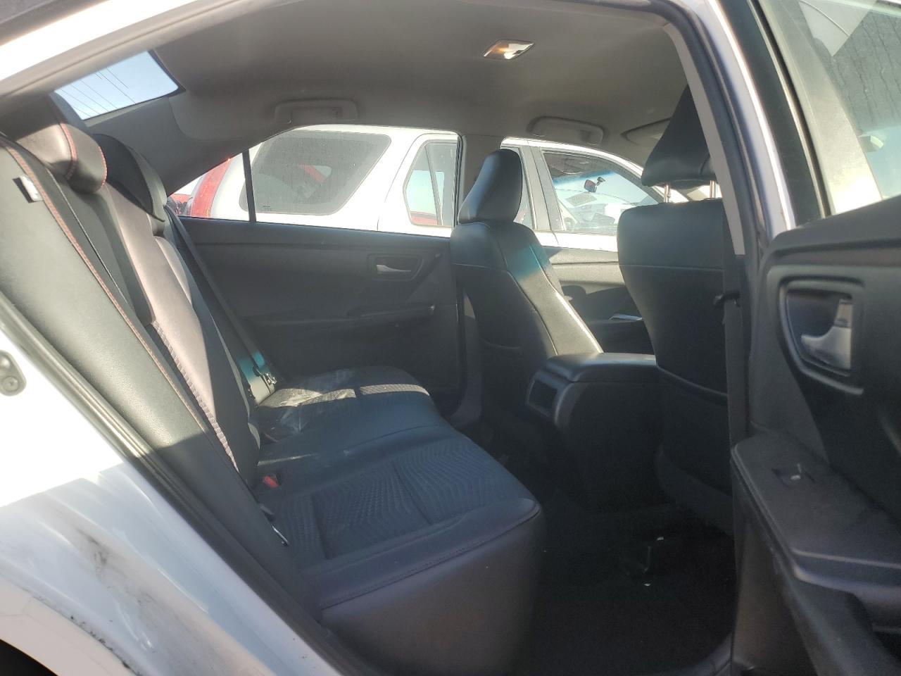 2015 Toyota Camry Le - zdjęcie 10