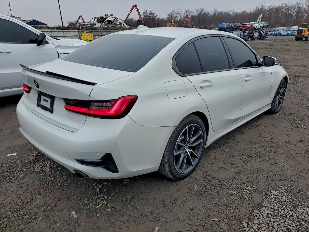2021 BMW 330Xi - zdjęcie 3