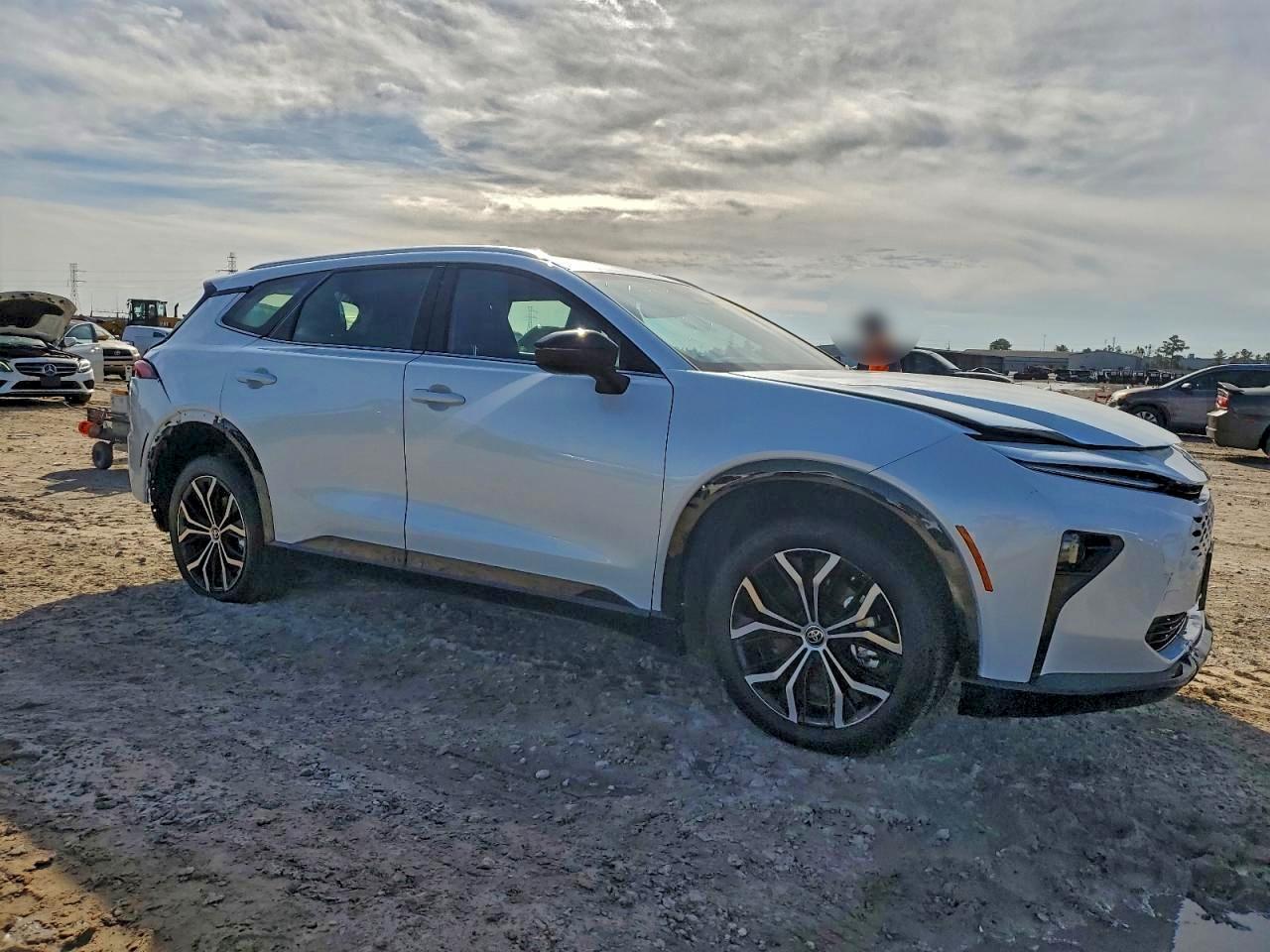 2025 Toyota Crown Signia Xle - zdjęcie 5