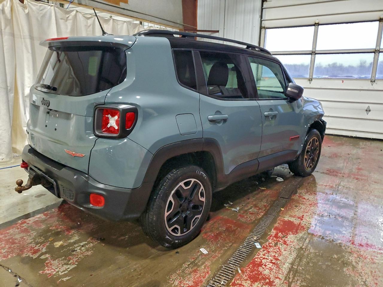2015 Jeep Renegade Trailhawk - zdjęcie 3