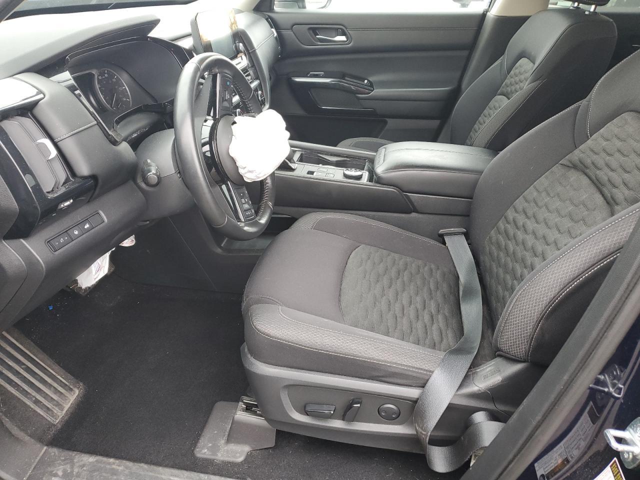 2022 Nissan Pathfinder Sv - zdjęcie 7