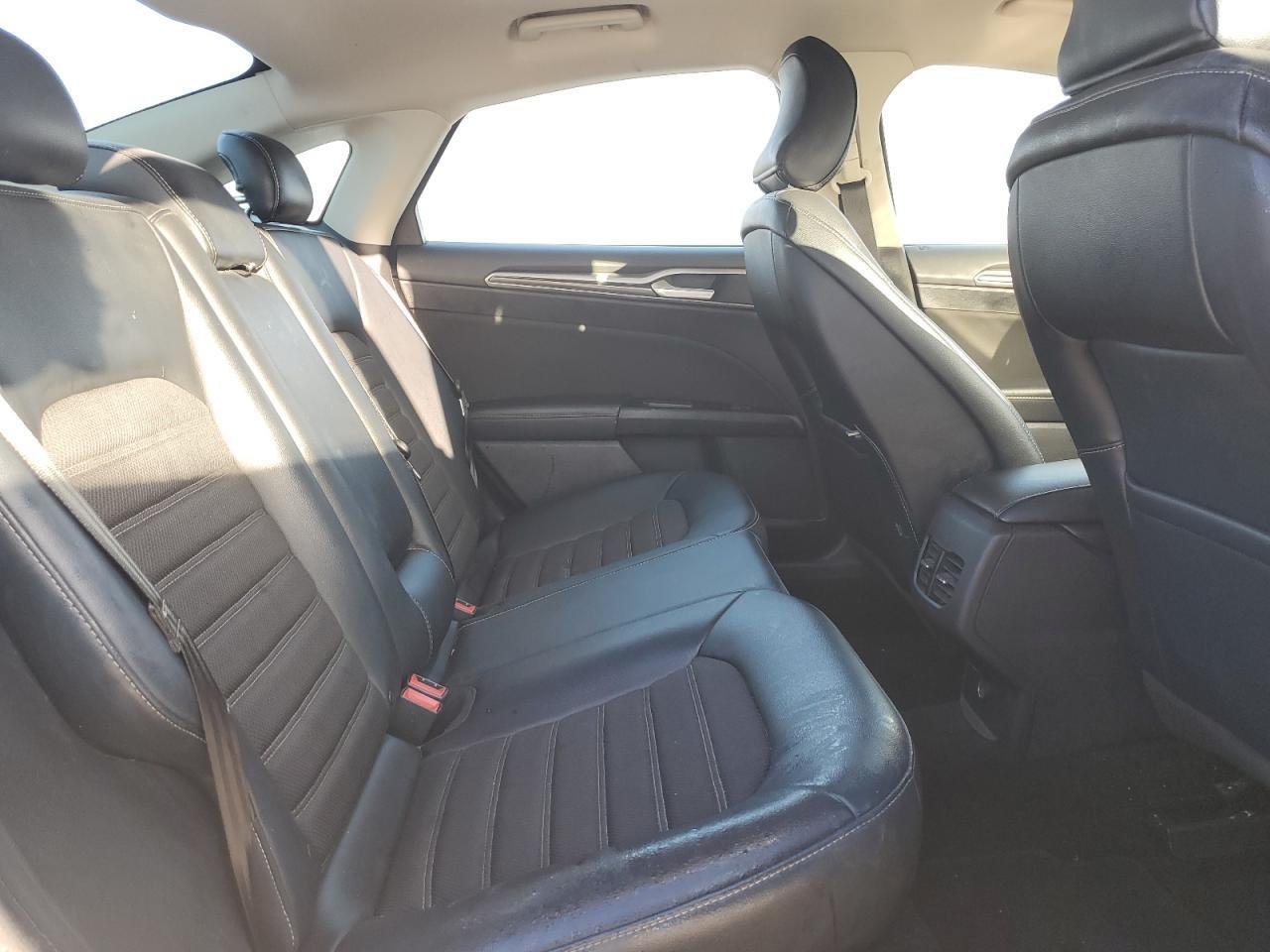 2017 Ford Fusion - zdjęcie 10