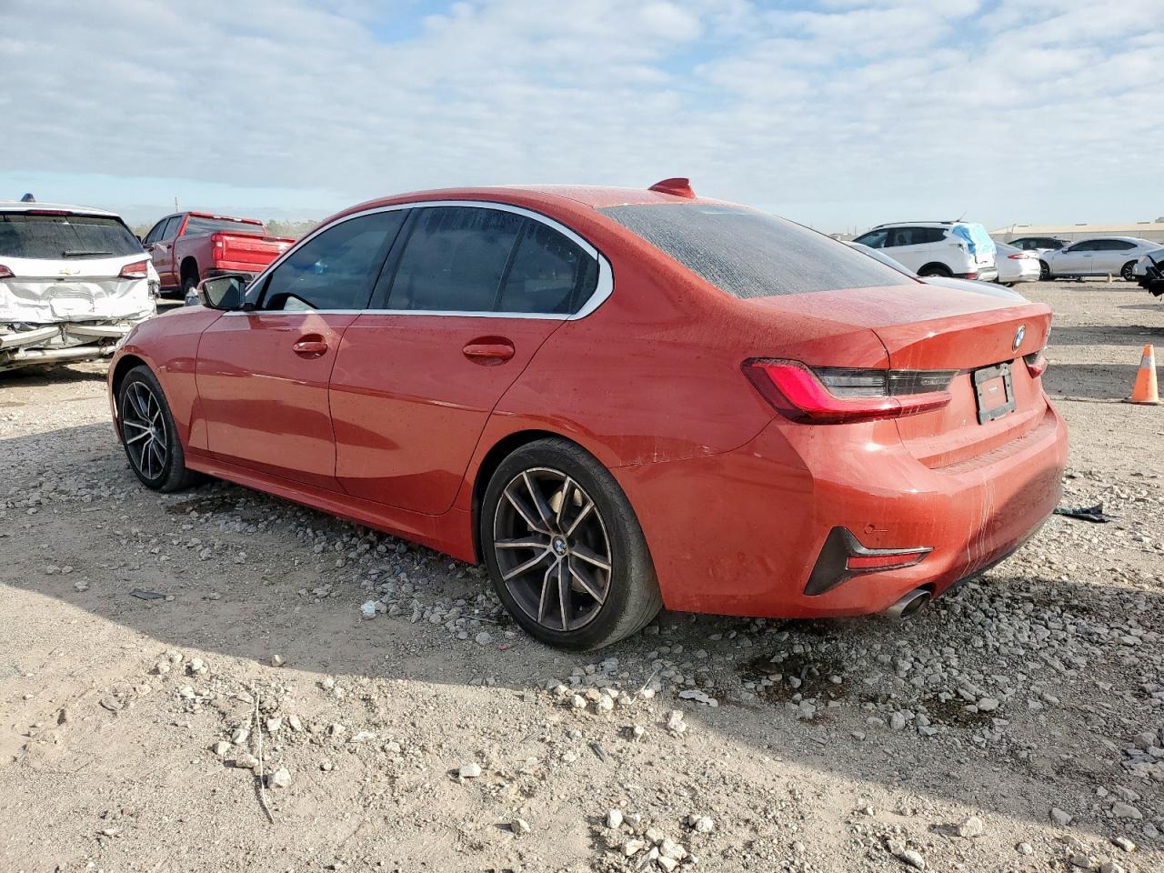 2021 BMW 330I - zdjęcie 2