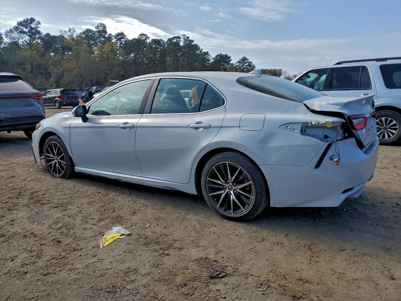 2023 Toyota Camry - zdjęcie 2