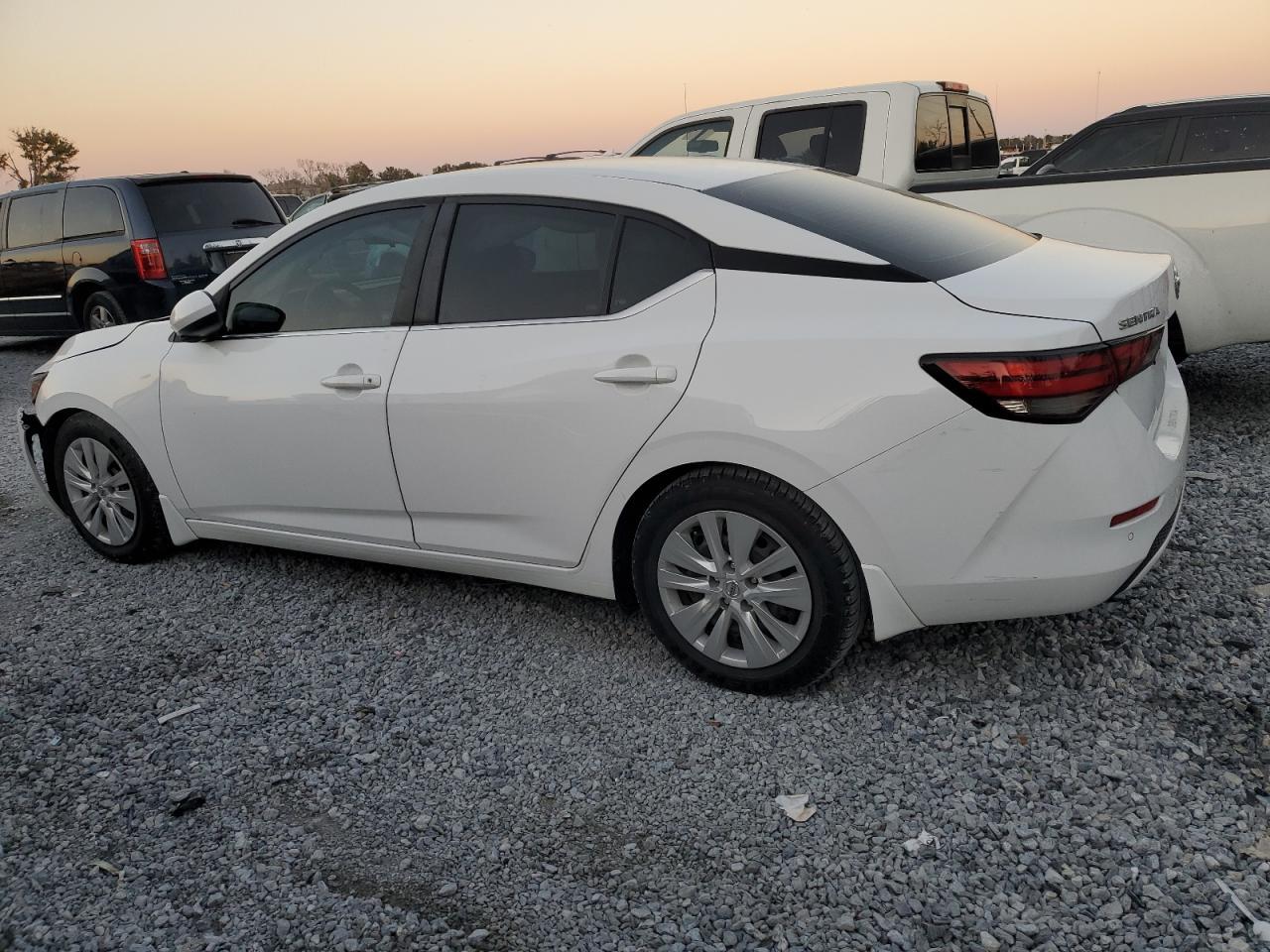 2020 Nissan Sentra - zdjęcie 2