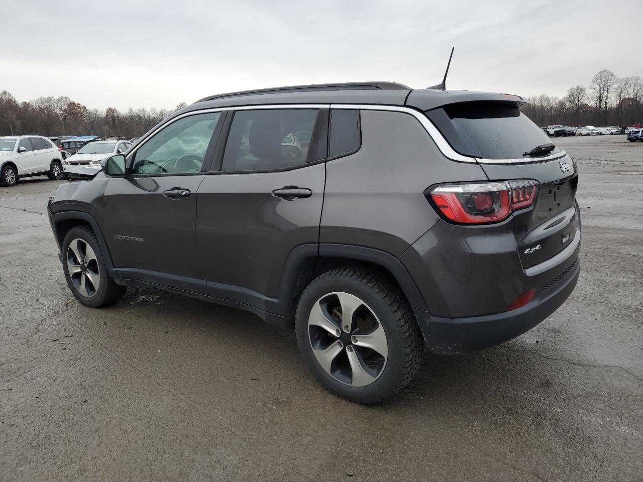 2017 Jeep Compass - zdjęcie 2