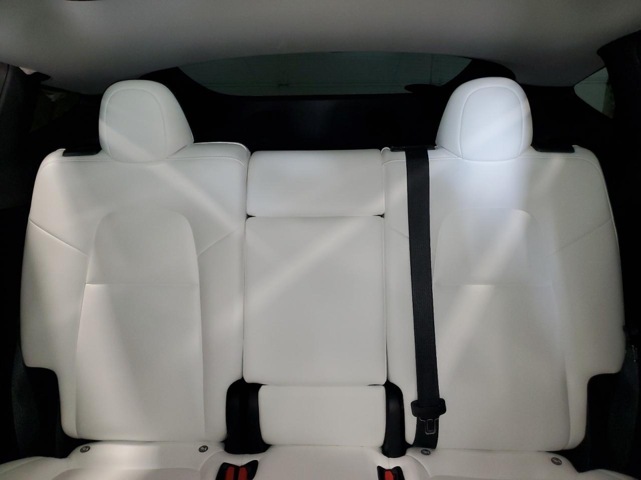 2024 Tesla Model Y - zdjęcie 10