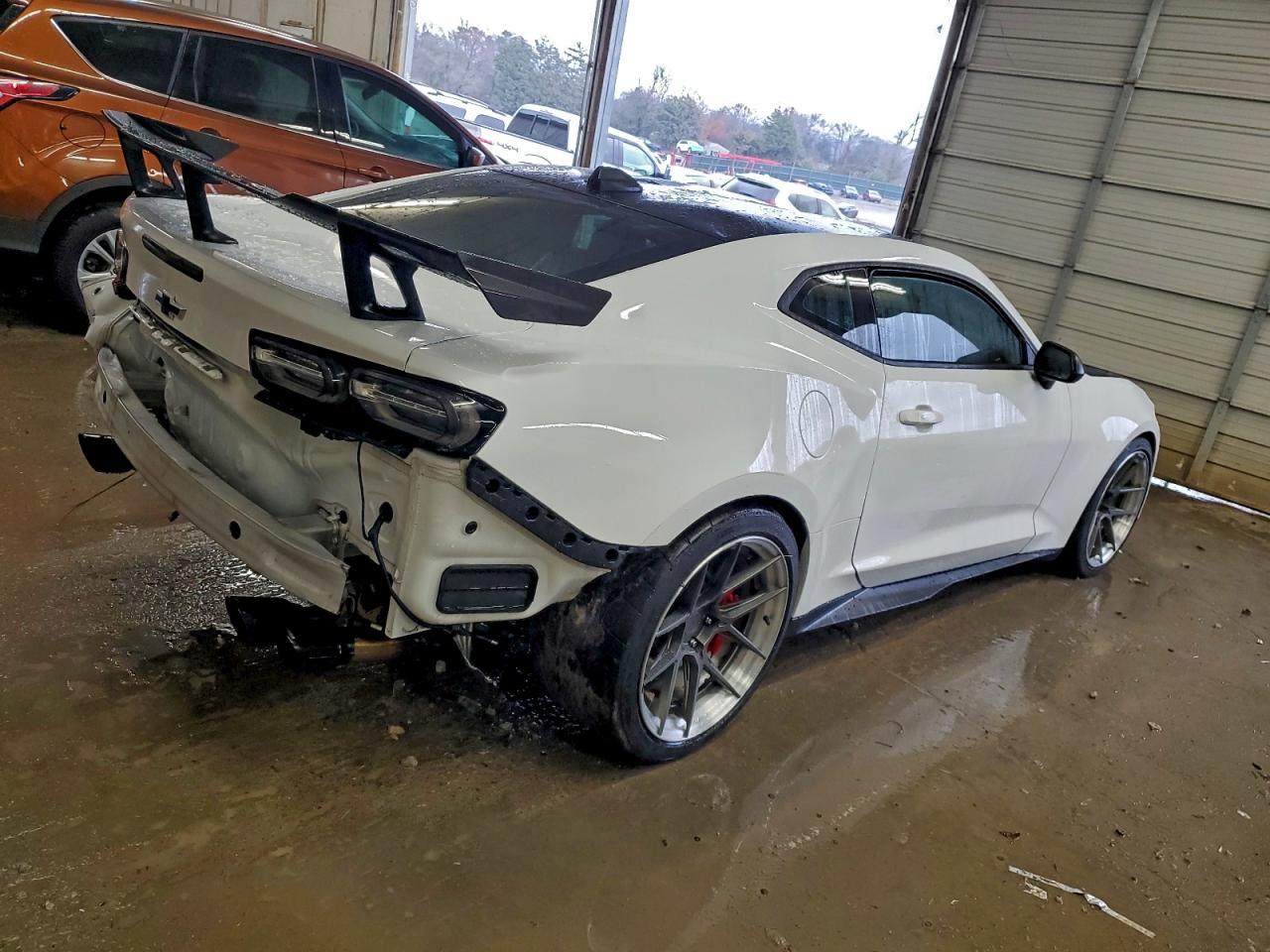 2022 Chevrolet Camaro Zl1 - zdjęcie 3