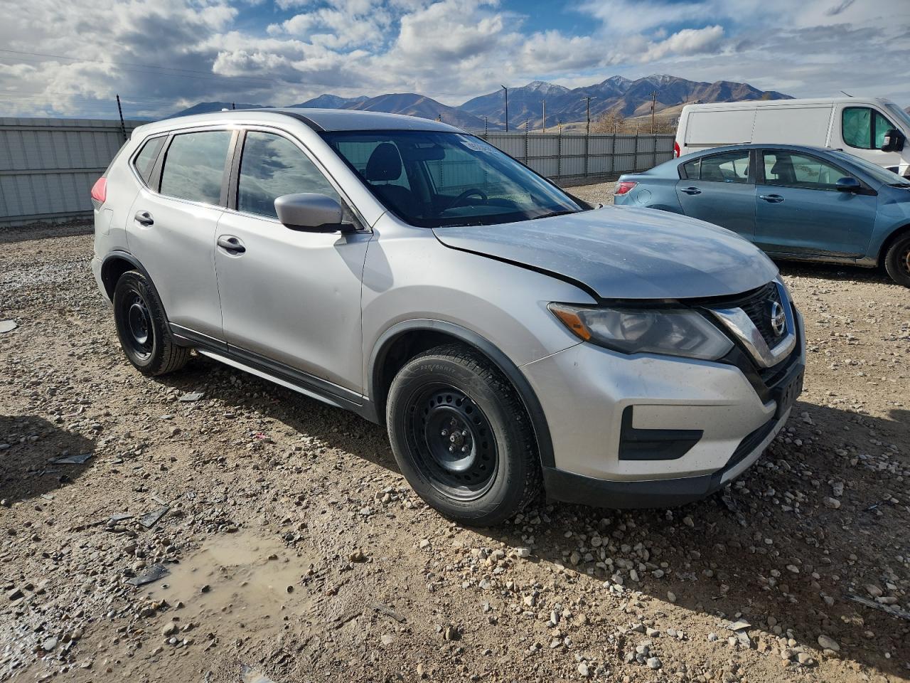 2017 Nissan Rogue S - zdjęcie 4