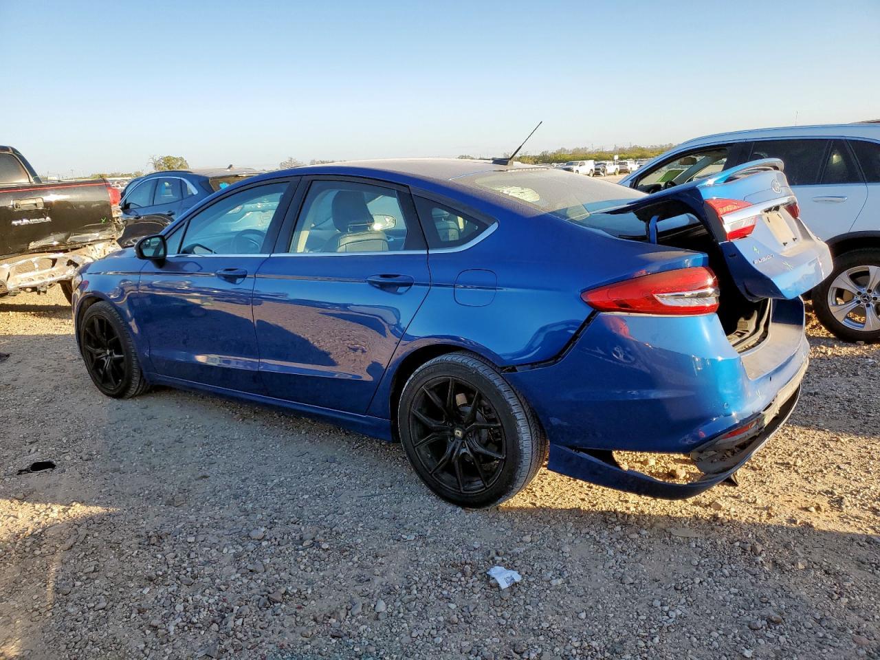 2017 Ford Fusion - zdjęcie 2