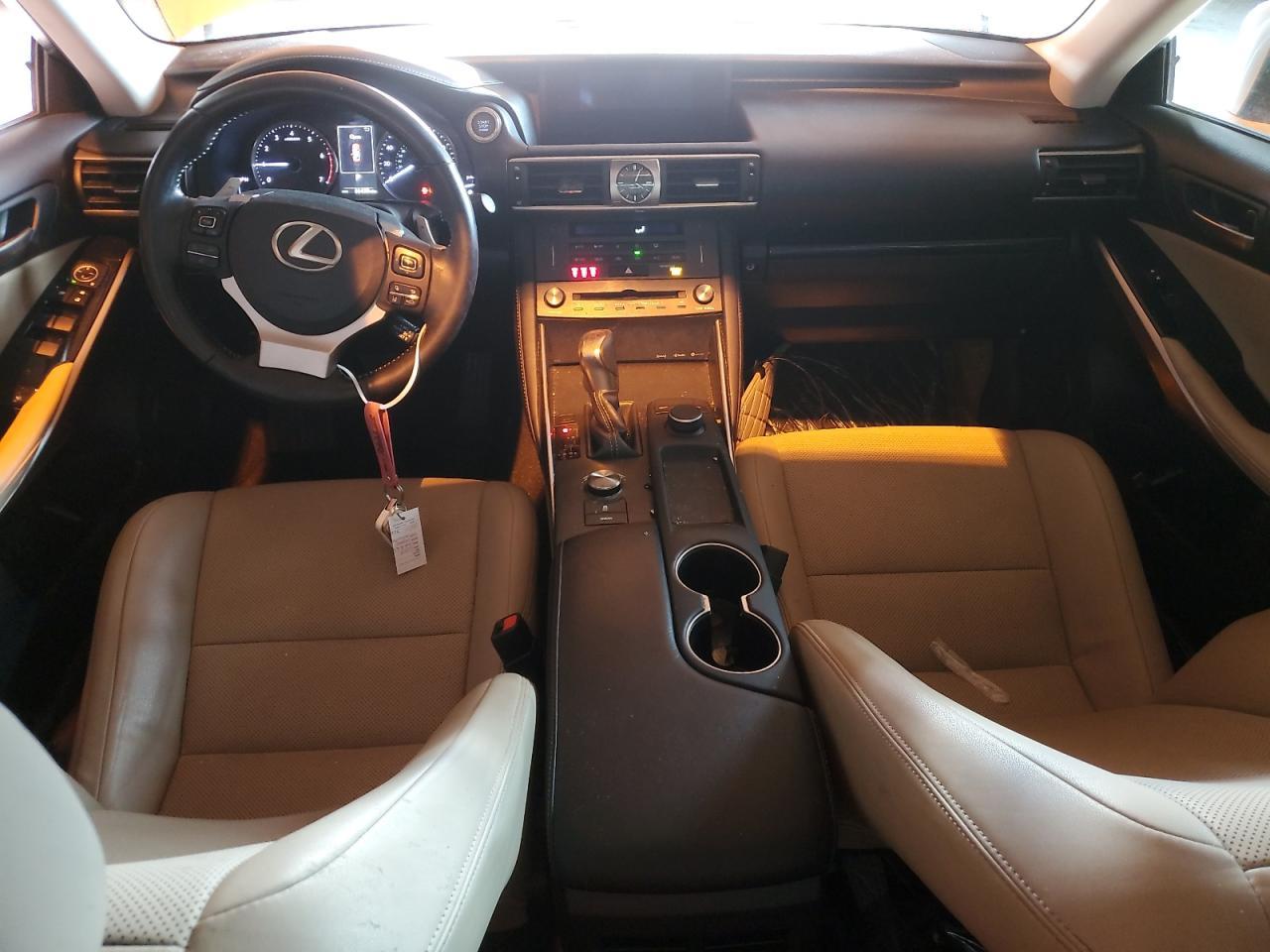 2020 Lexus IS - zdjęcie 8