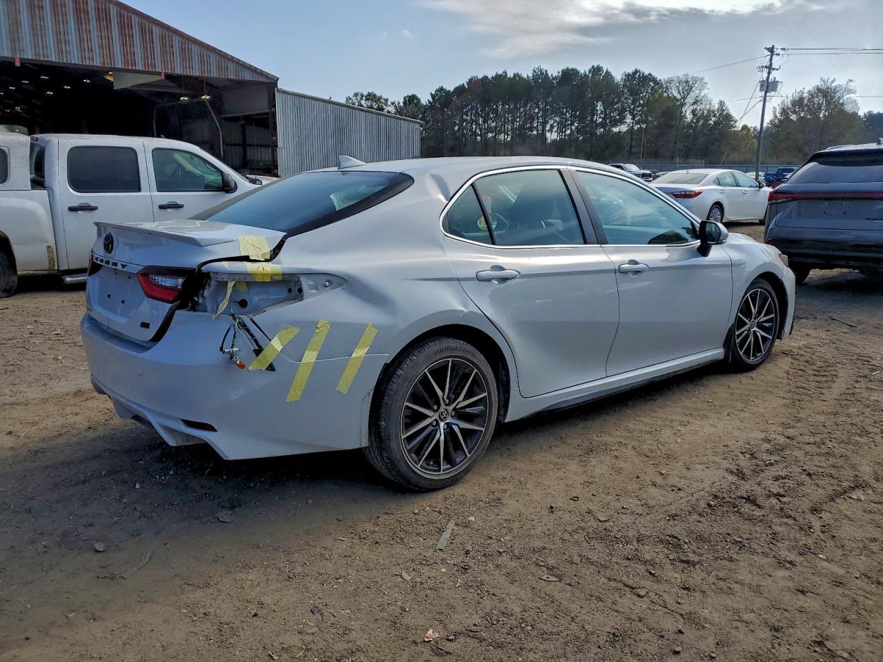2023 Toyota Camry - zdjęcie 3