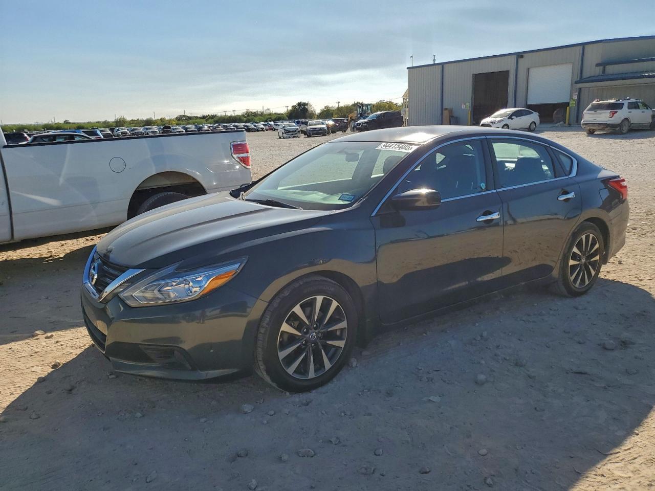 2017 Nissan Altima - zdjęcie główne