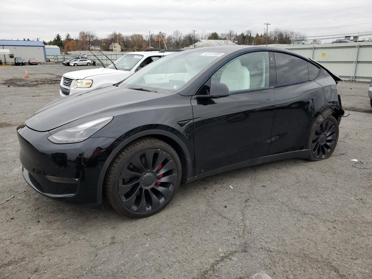 2022 Tesla Model Y - zdjęcie główne