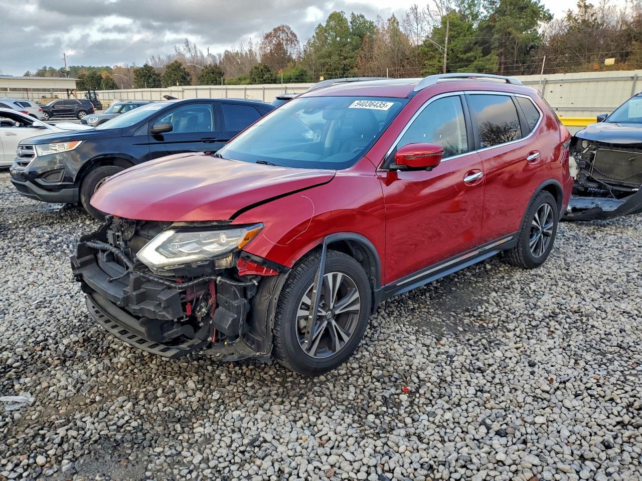2017 Nissan Rogue - zdjęcie główne
