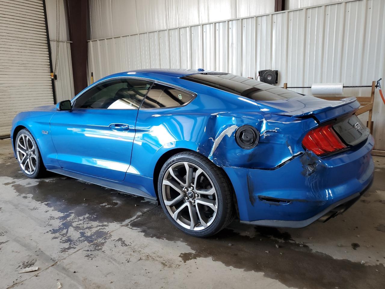 2019 Ford Mustang - zdjęcie 2
