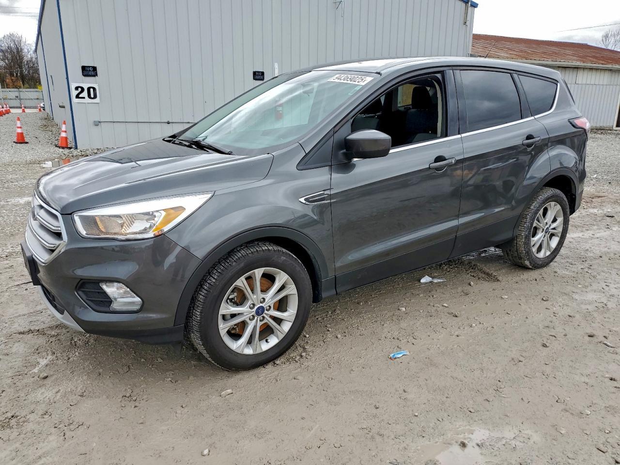 2017 Ford Escape - zdjęcie główne