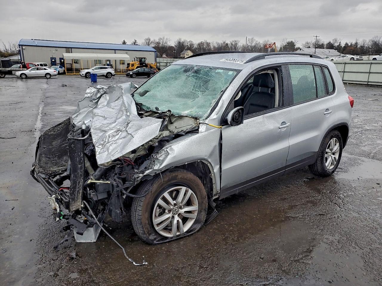 2016 Volkswagen Tiguan S - zdjęcie główne