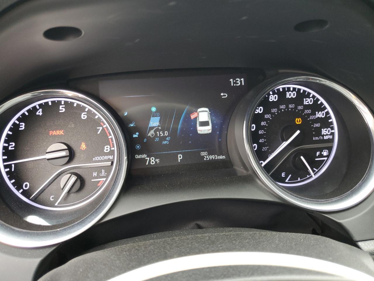 2020 Toyota Camry - zdjęcie 9