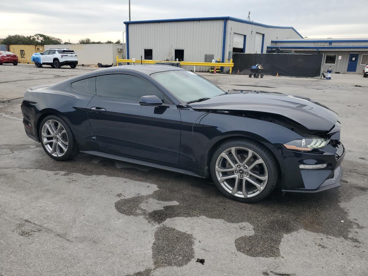 2021 Ford Mustang - zdjęcie 4