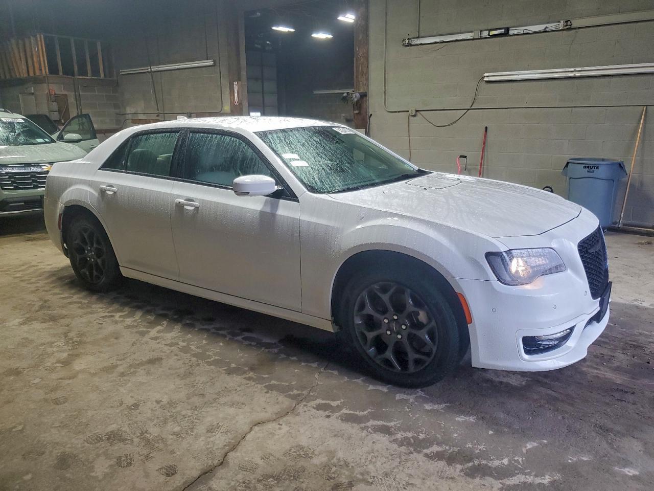 2023 Chrysler 300 - zdjęcie 4