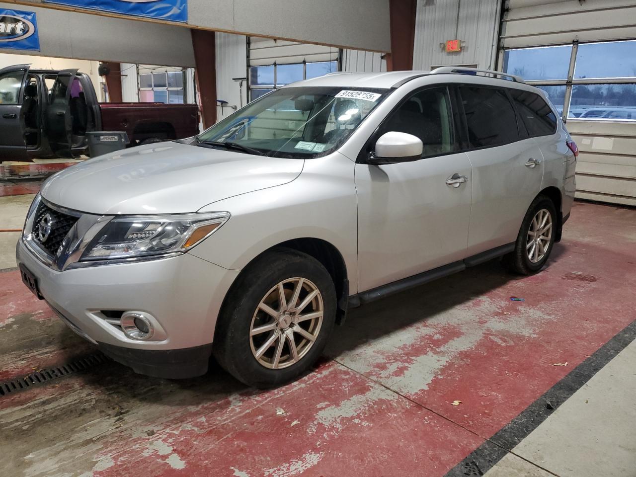 2016 Nissan Pathfinder - zdjęcie główne