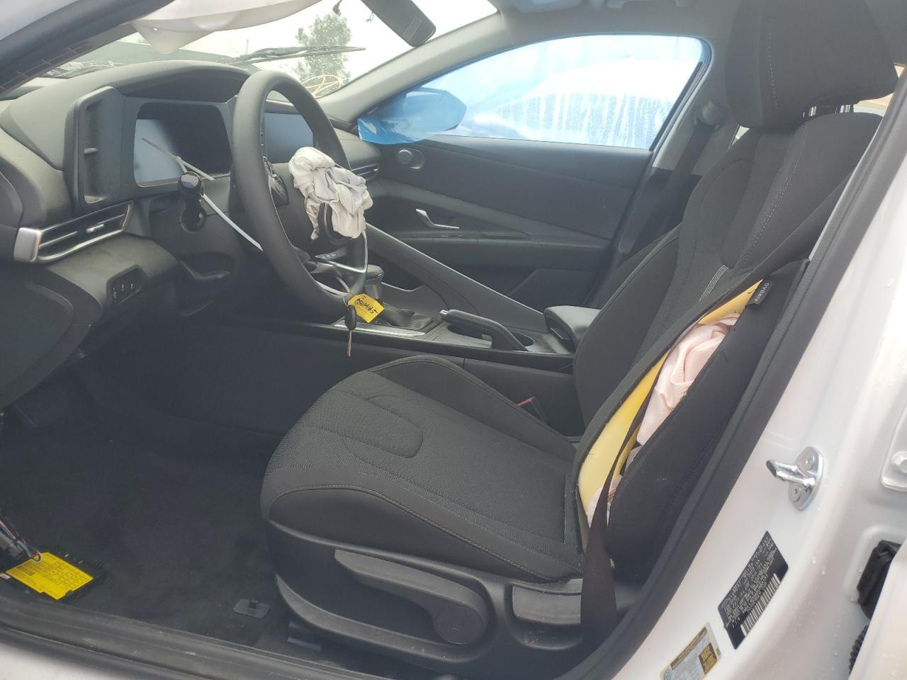 2025 Hyundai Elantra - zdjęcie 7