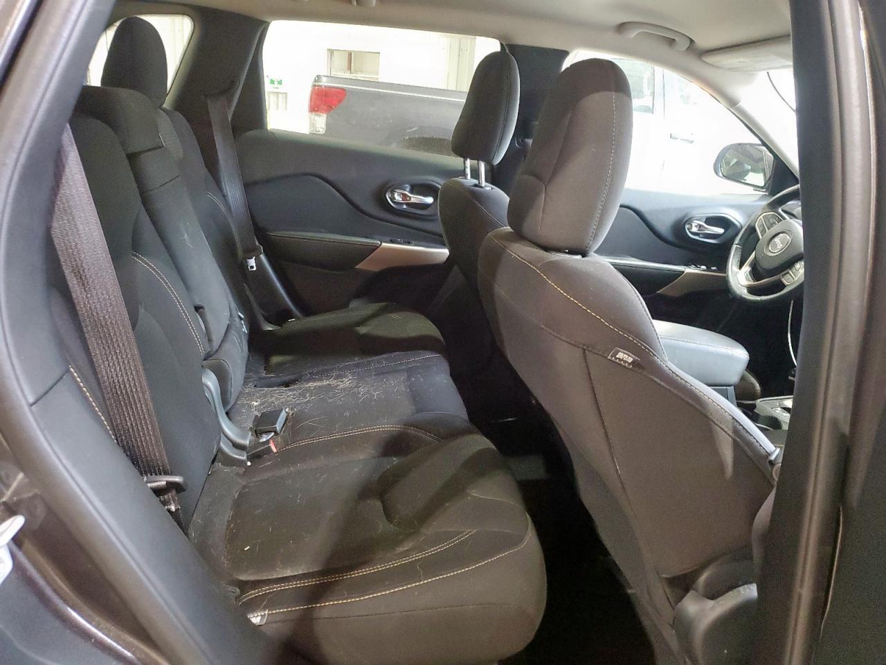 2017 Jeep Cherokee - zdjęcie 10