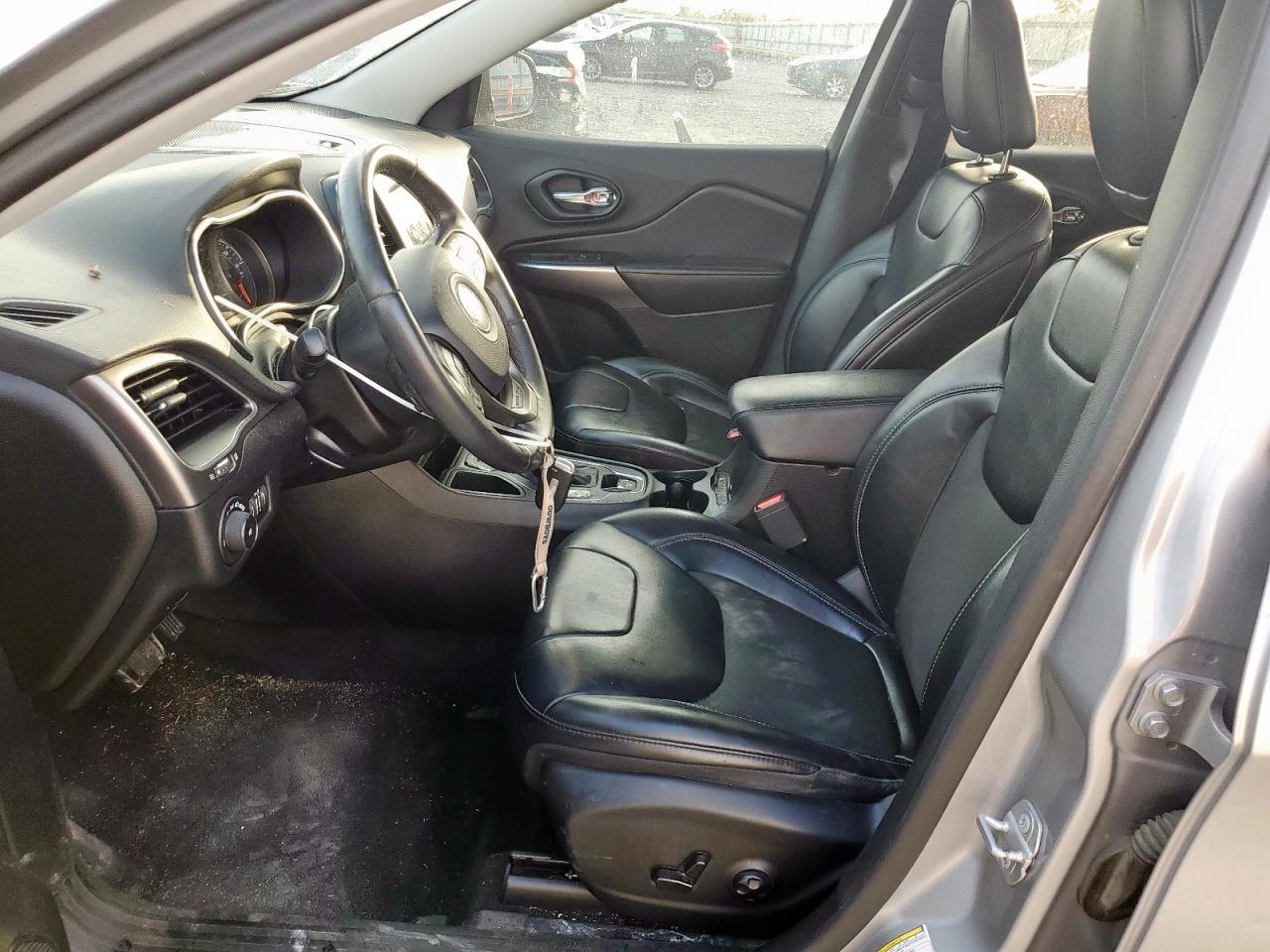 2019 Jeep Cherokee Latitude Plus - zdjęcie 7